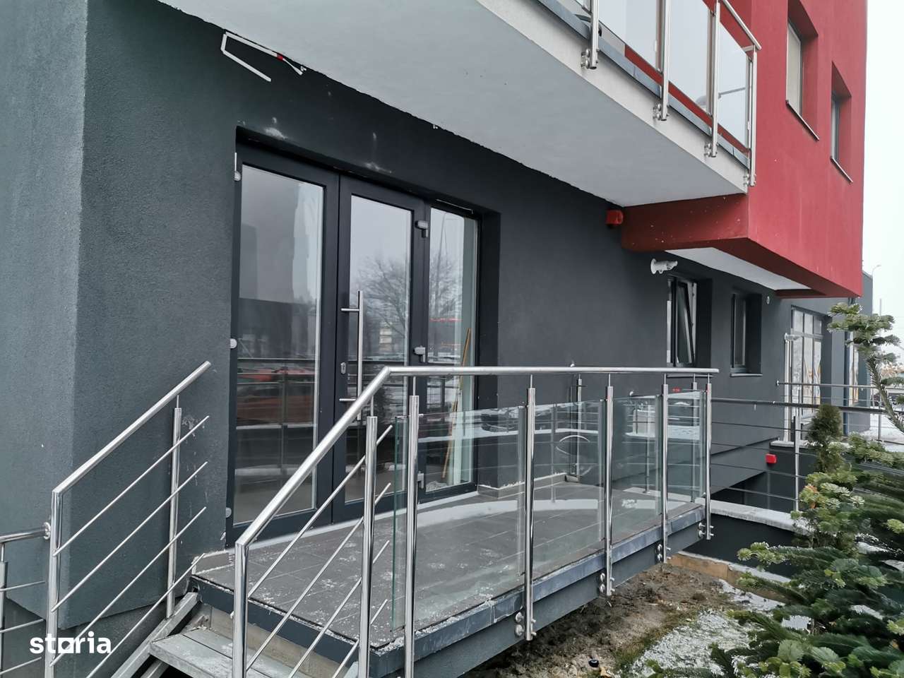 Spatiu comercial de vanzare zona Tractorul bloc nou-11