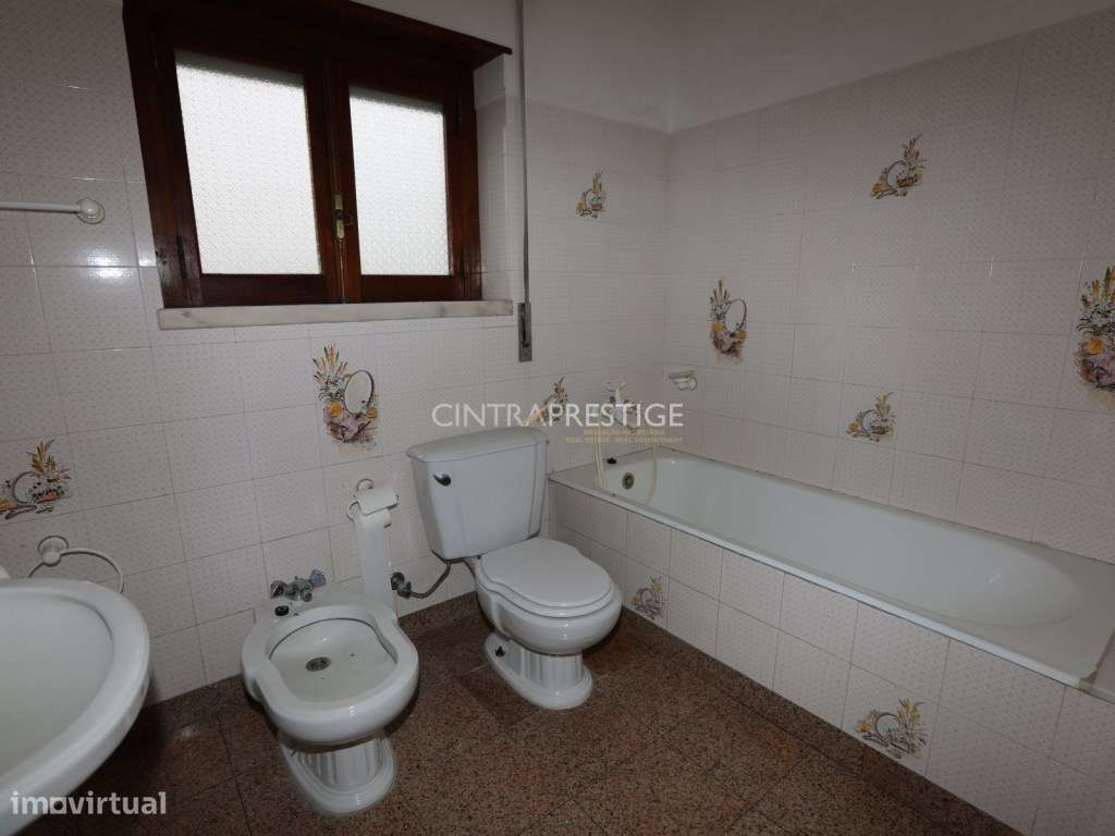 Moradia Isolada de 7 Assoalhadas em Montelavar - Sintra-12