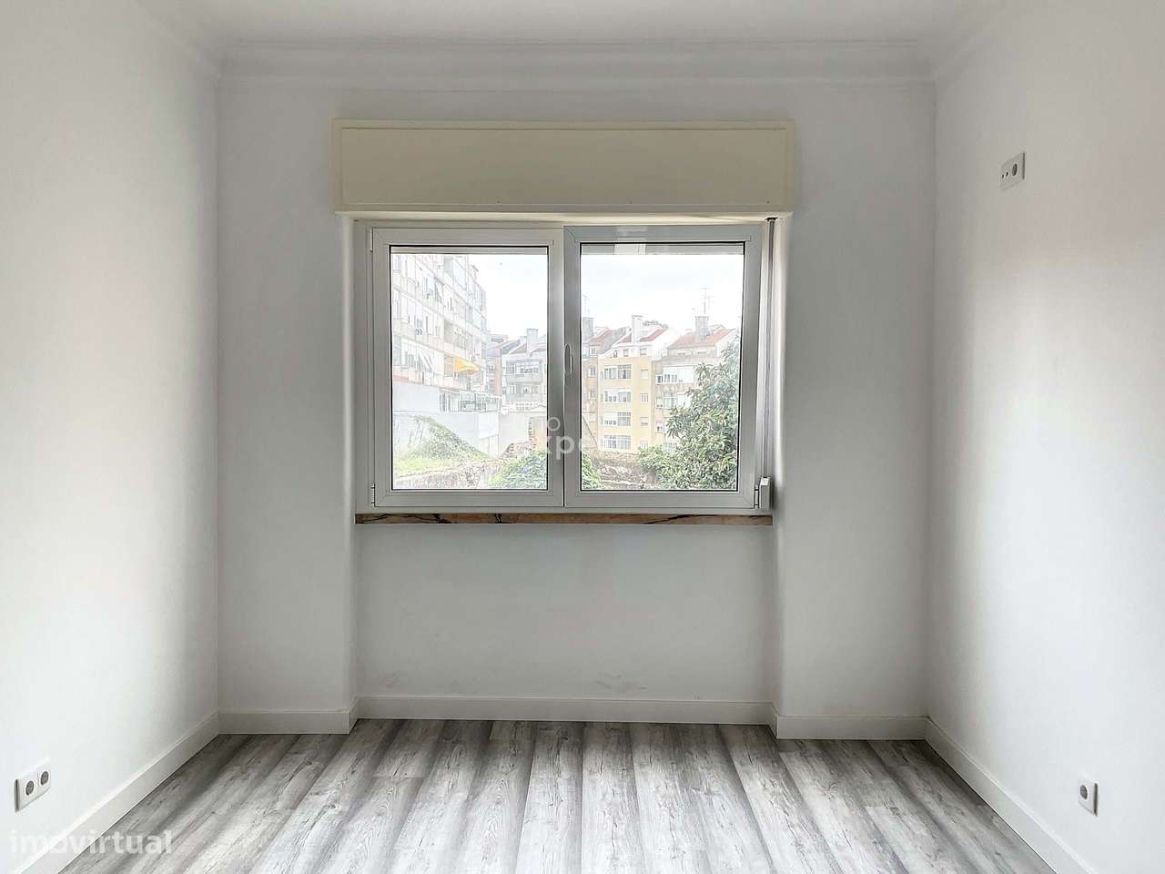 Apartamento T2 Remodelado na Ajuda, Lisboa-22