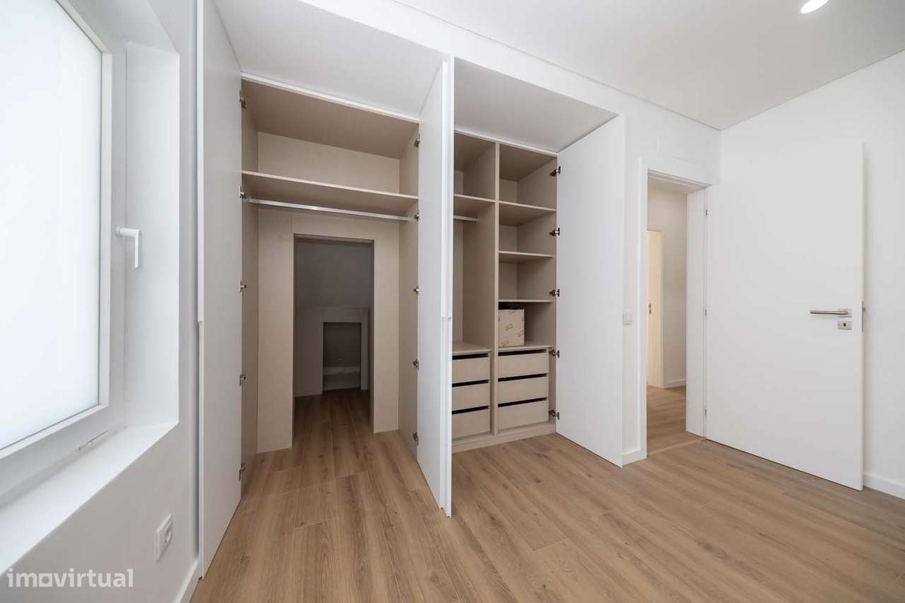 T3 NOVO – Apartamento com Espaço Exterior Único de 500 m² no Seixal-38