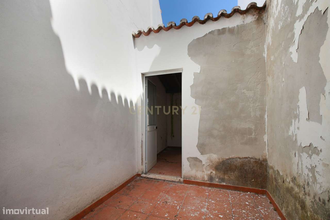 Apartamento e arrumos para venda em Borba-12