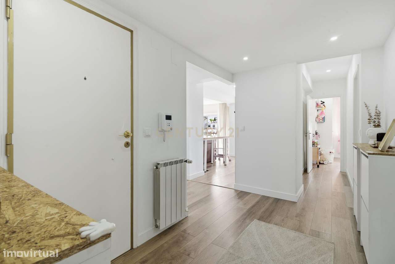 Apartamento T2 Totalmente Renovado com Estacionamento-24