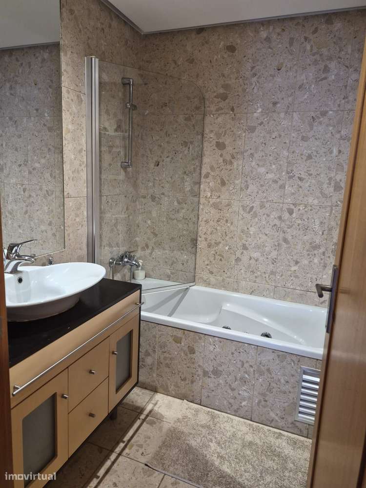Comprar Excepcional Apartamento T2+1/ 3frentes Águas Santas-13