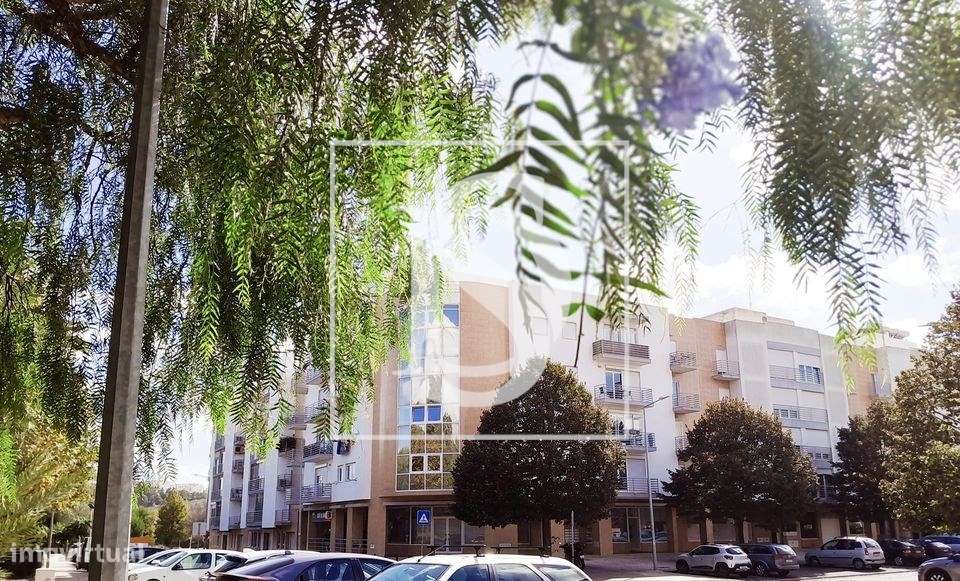 Loja com terraço na Quinta da Flamenga Vialonga a estrear-5