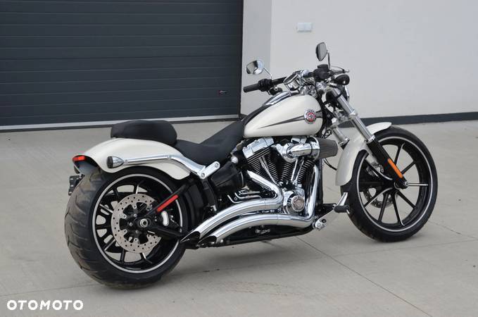 Harley-Davidson Softail Breakout - 12