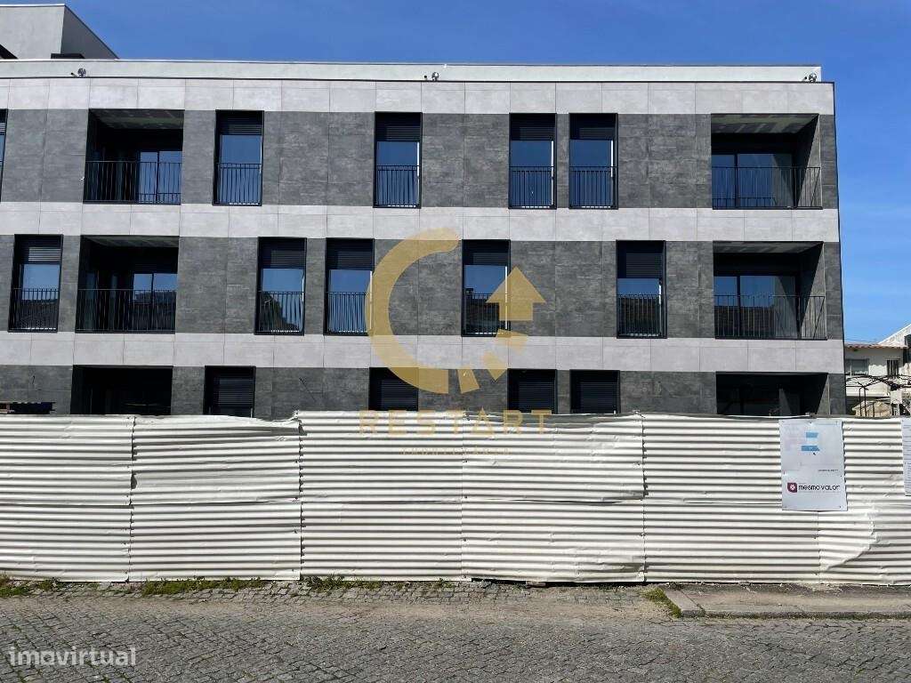 APT T2 último piso, duas suítes, varanda, lugar de garagem, São Mamede - Grande imagem: 2/25