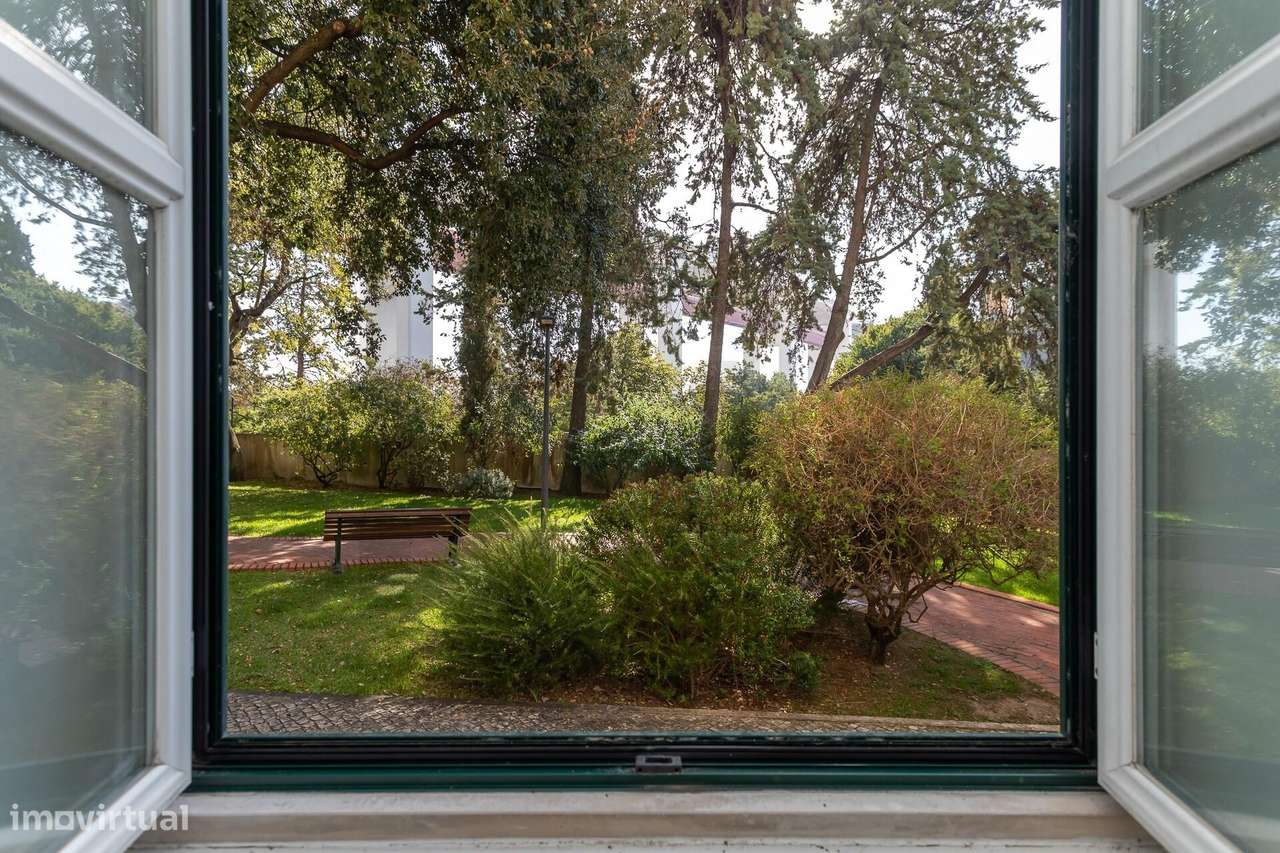 Alcântara | T1 em Condomínio Privado com Piscina, Estacionamento e Seg-2