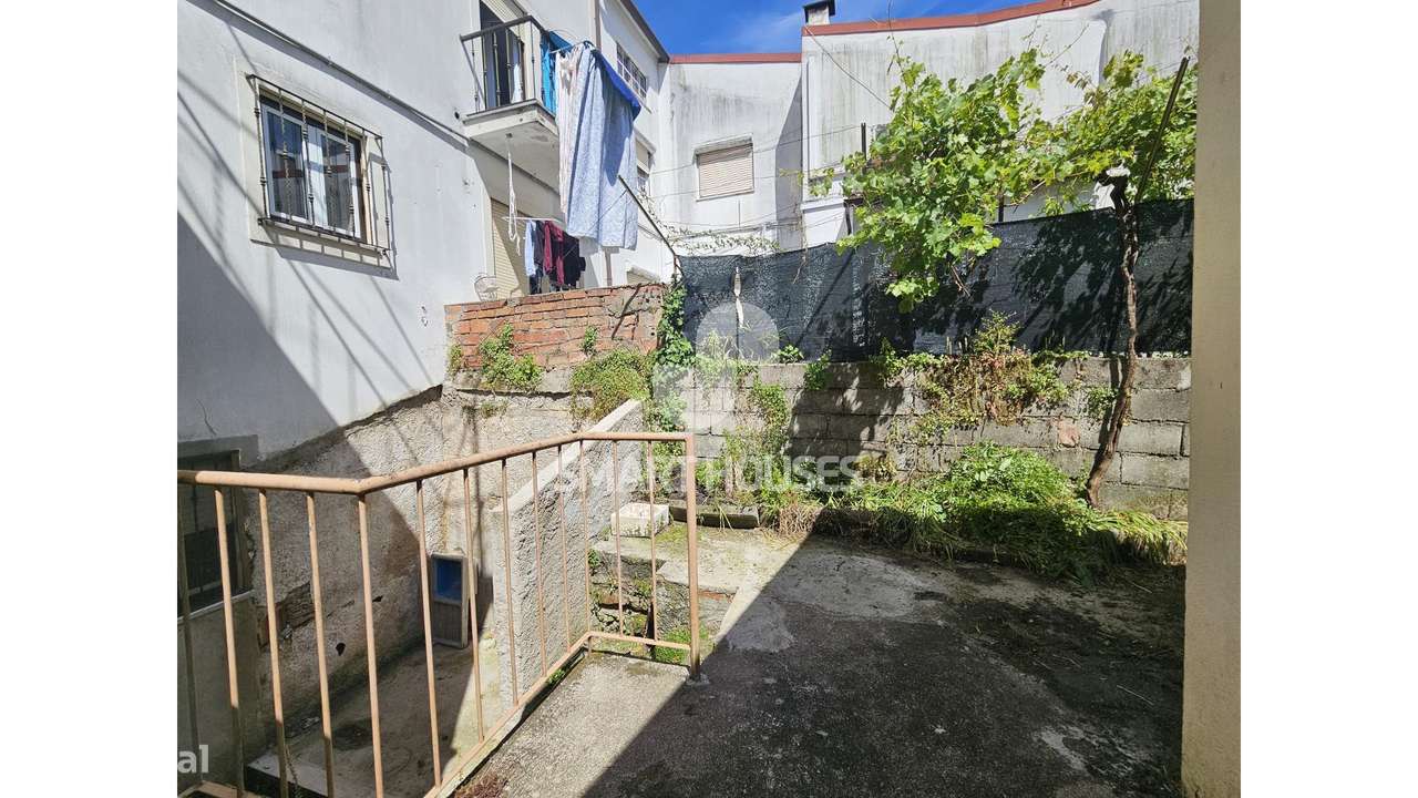 Prédio T3 + Loja no centro Arganil-24