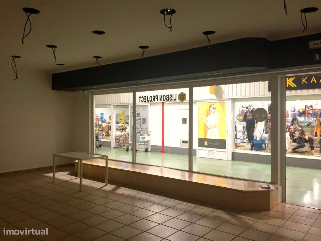 Loja com 95m² para venda, situada em Samora Correia - Grande imagem: 5/11