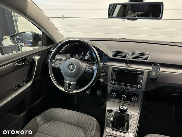 Volkswagen Passat 1.6 TDI Comfortline - 8