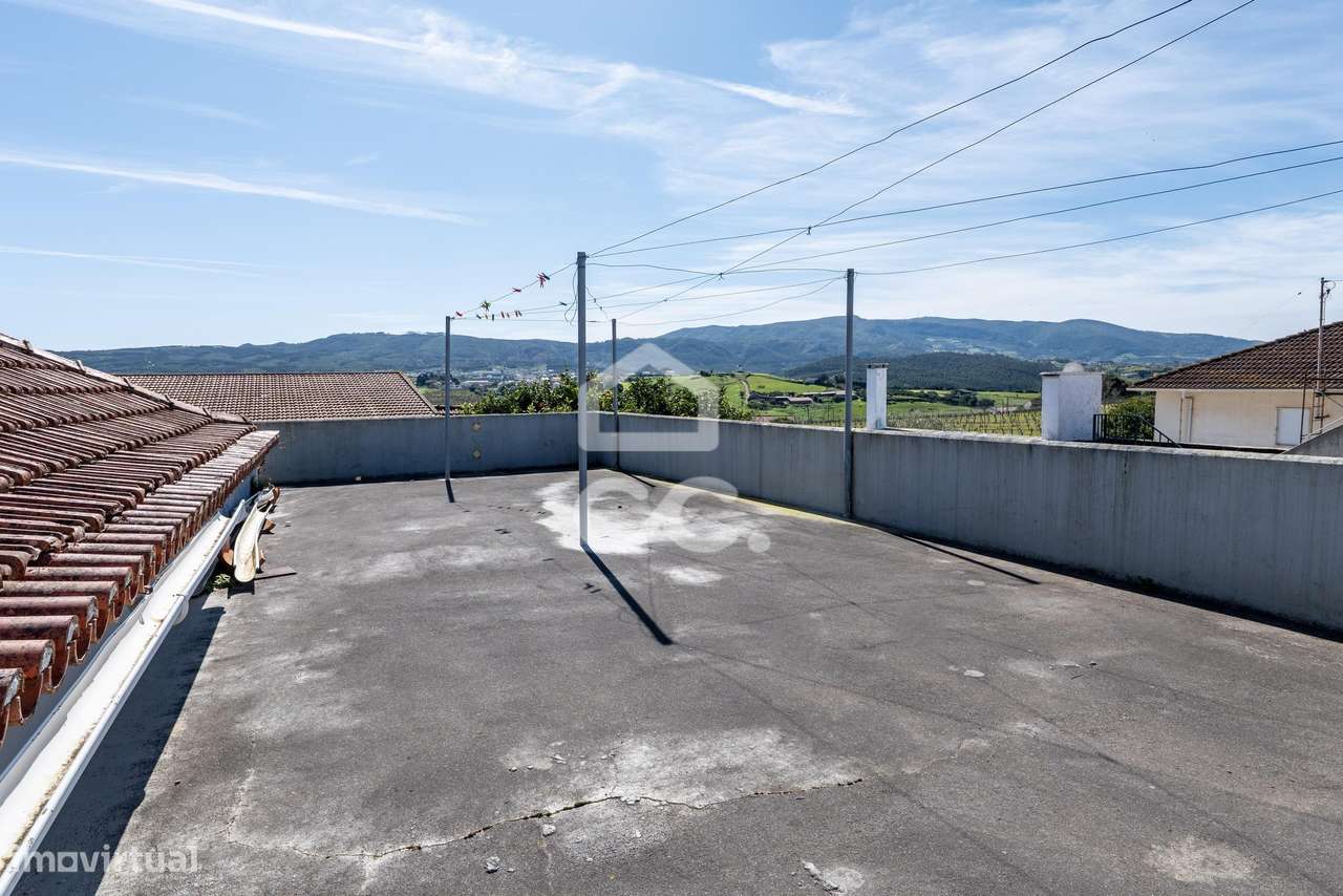 Moradia T2+2 com garagem e vista Serra de Montejunto em Murteira, Cada-27