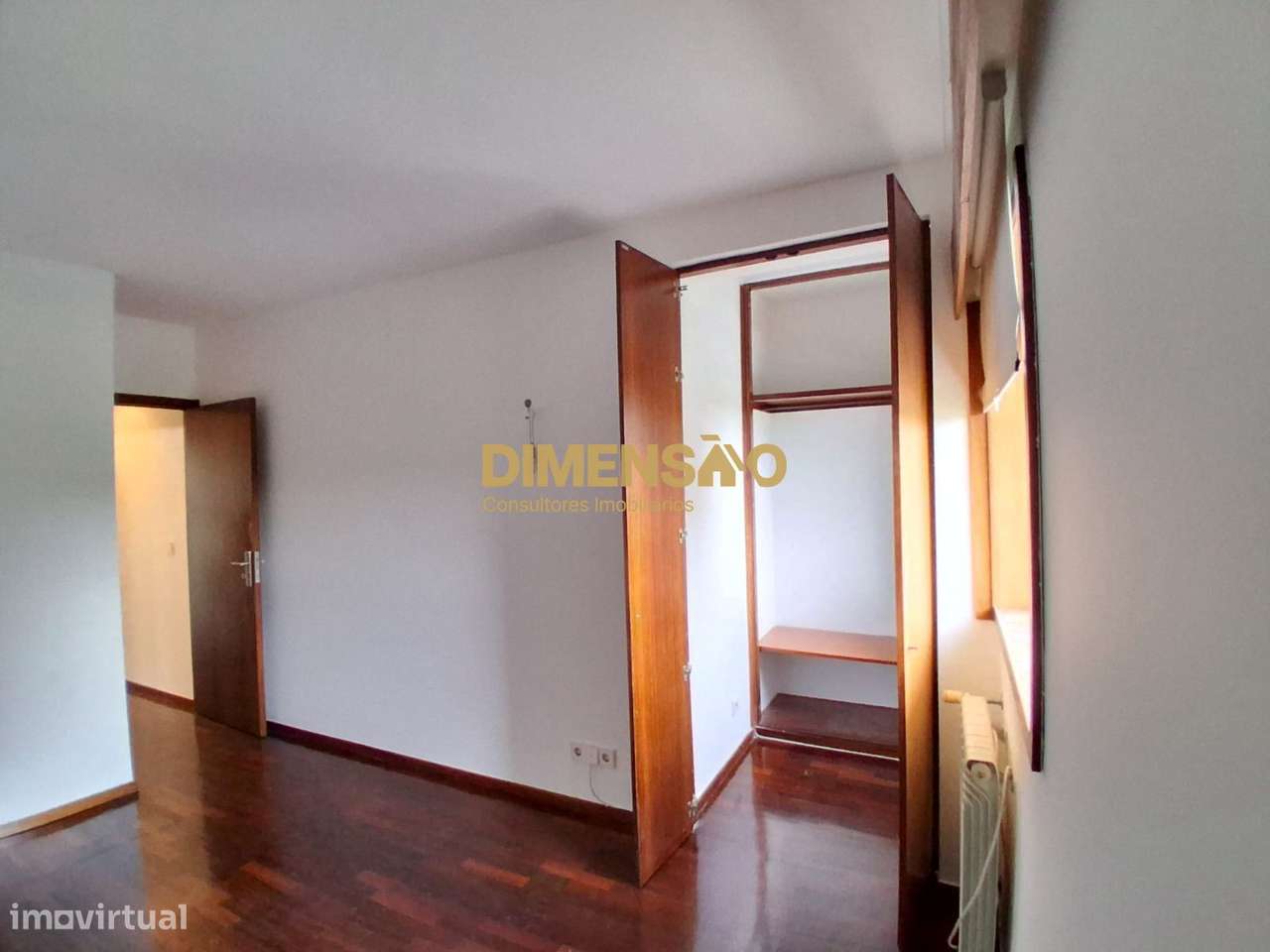 T1 com duas frentes e garagem Ref DCI153B-5