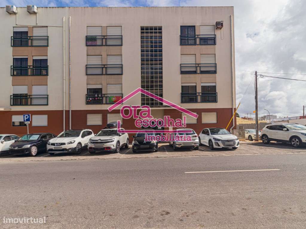 Apartamento T2 com Arrecadação individual na Baixa da Banheira.-14