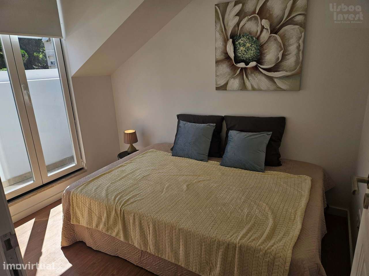 Vendo T2 Remodelado Santa Apolonia com Varanda e vista Rio-9