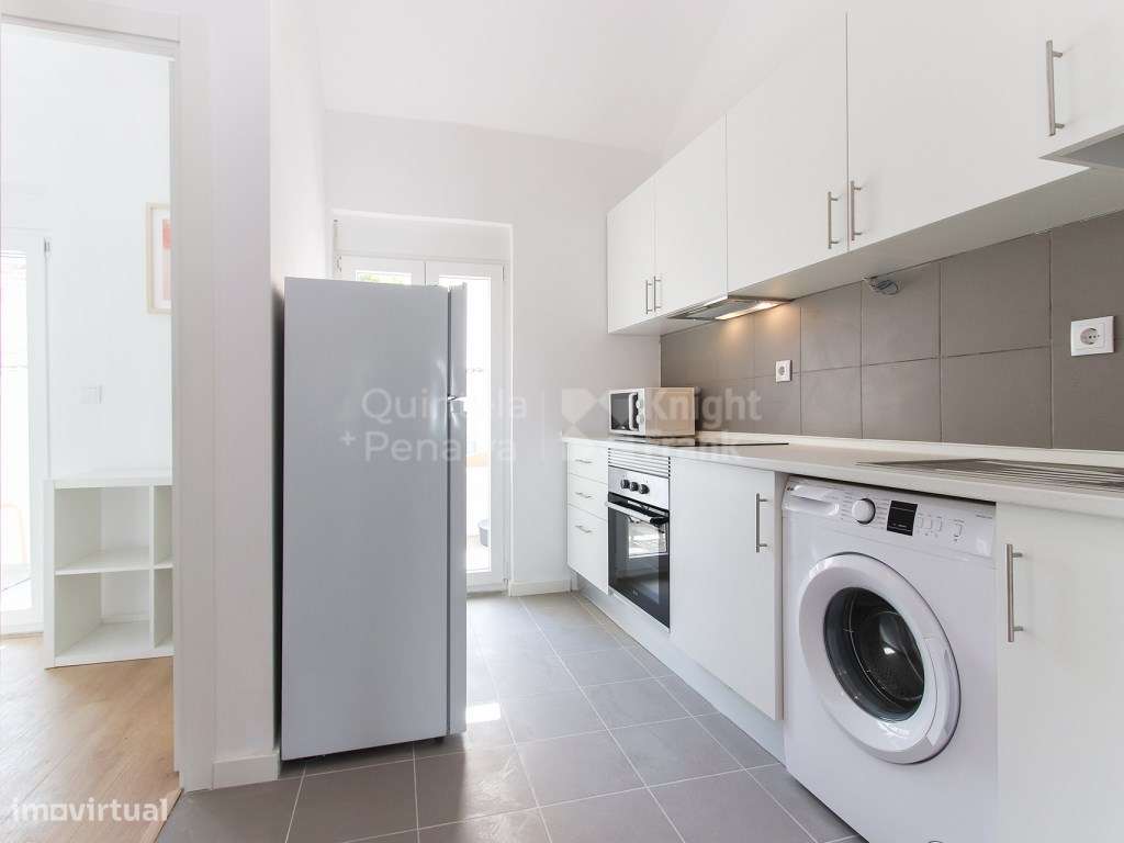 Apartamento T0 renovado com varanda no Areeiro em Lisboa - Grande imagem: 5/23