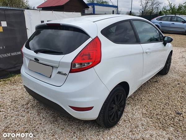 Ford Fiesta 1.25 Ghia - 10