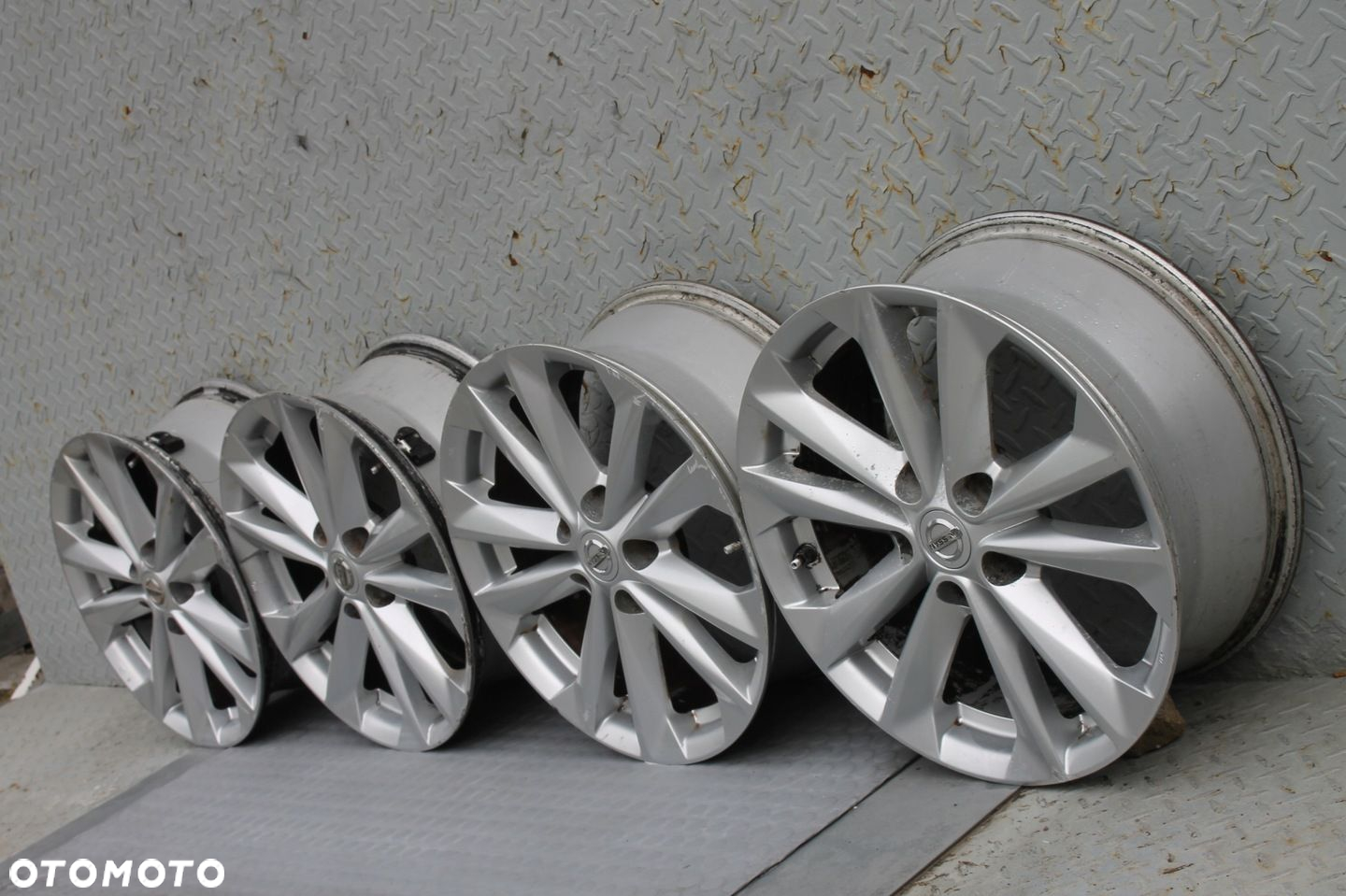 FELGI ALUFELGI 17 CALI ET40 7J 5x114.3 NISSAN QASHQAI J11 13-17 - 14