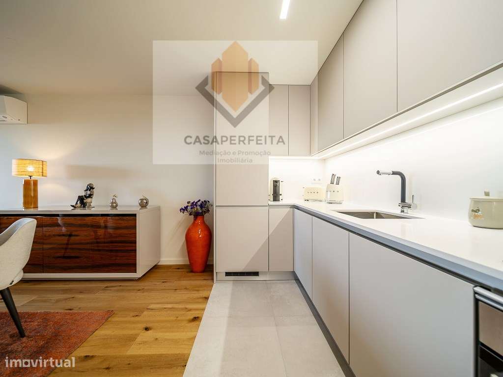 Apartamento T2 de Luxo com Varanda, Lugar de Garagem e Arrumo - Jun...-12