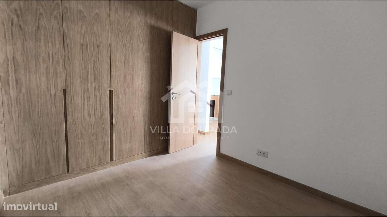 T0+1 Novo com lg Garagem em O. do Douro-12