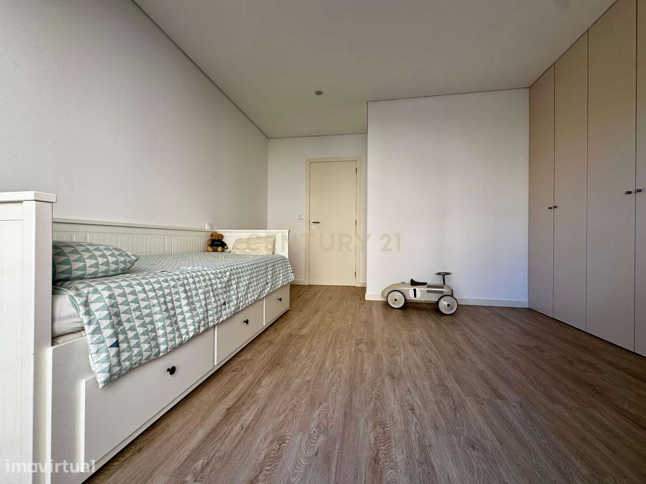 T3 COM VIVÊNCIA DE ANDAR-MORADIA | JARDIM E TERRAÇO PRIVATIVO | A 150-18