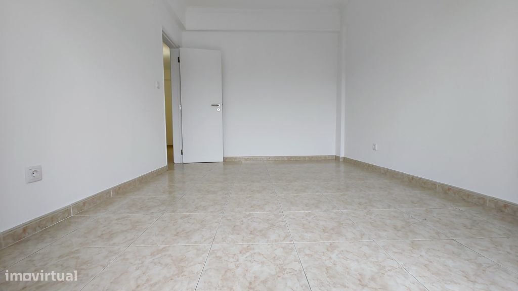 Seixal, Casal do Marco, apartamento T3 remodelado para venda
