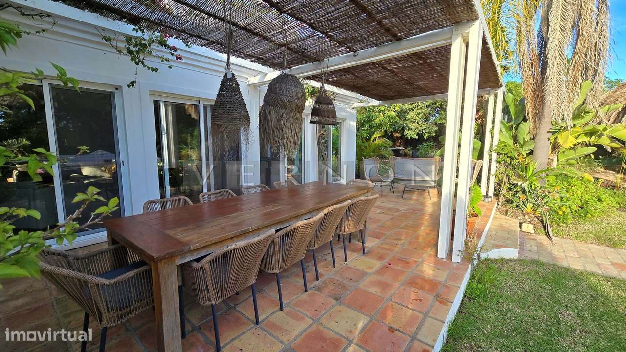 Algarve, Caramujeira,  para venda moradia V3 espaçosa renovada com vis-27