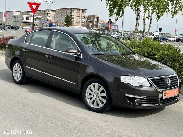 Volkswagen Passat 1.6 TDI DPF BlueMotion Technology Comfortline - 2