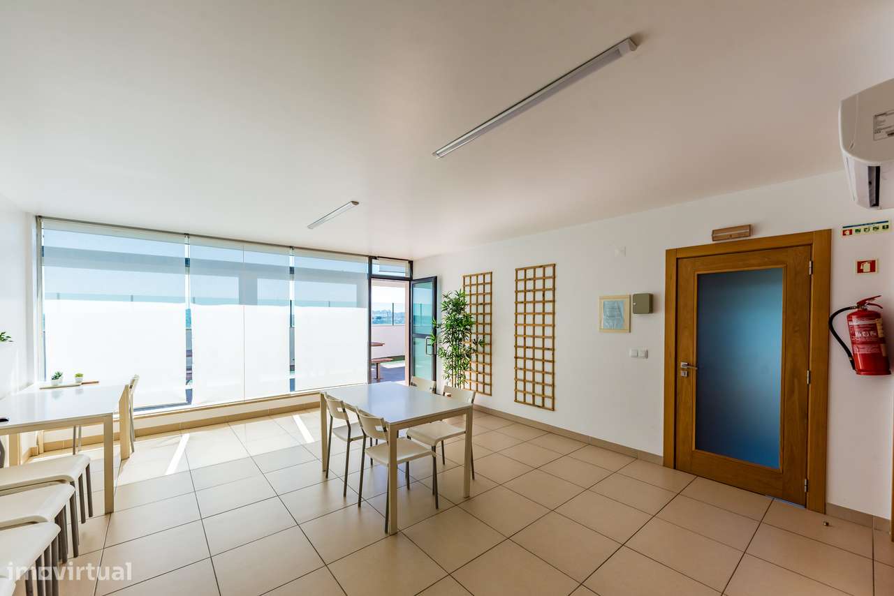 T2 | Condomínio Qta. Comendadeiras | Piscina | Varandas | Parqueamento-29