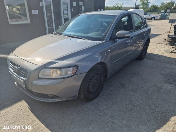 Dezmembram Volvo S40, motorizare 2.0 Diesel, cutie manuala 6 viteze - 6