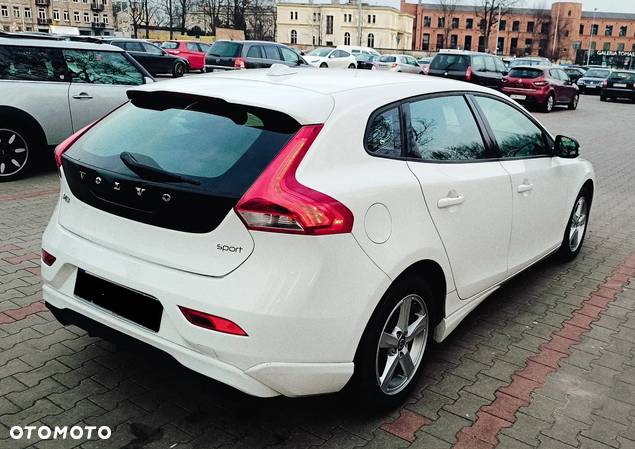 Volvo V40 T2 Momentum - 4