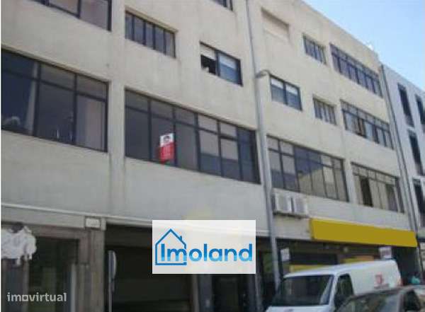 Loja / C/Excelente Montra / Ao Hospital de S. João - Porto - Grande imagem: 2/7