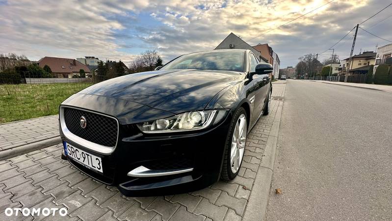 Jaguar XE 2.0 D AWD R-Sport - 3