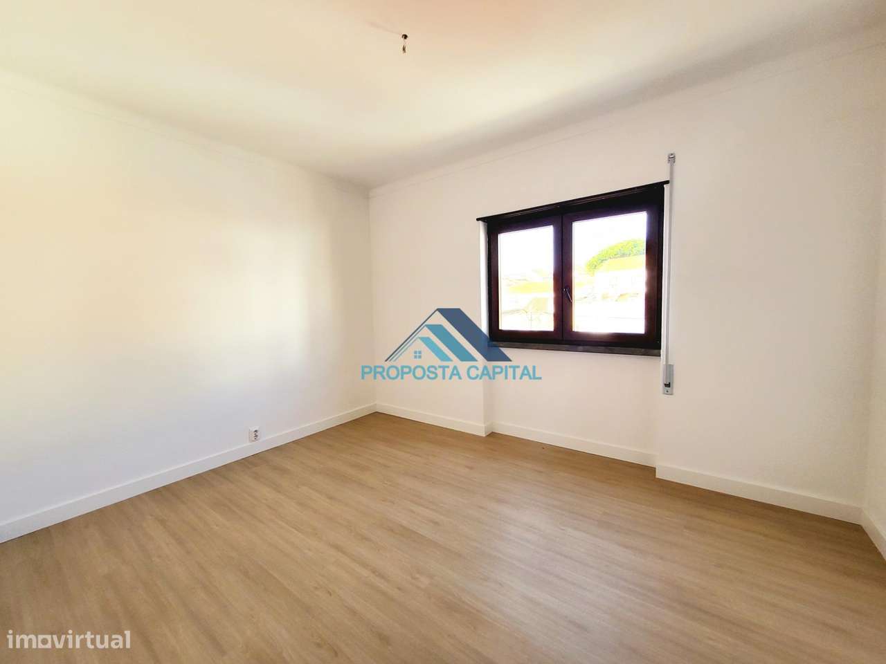 Apartamento T2 Totalmente Remodelado | Centro Sesimbra 200m da Praia-11