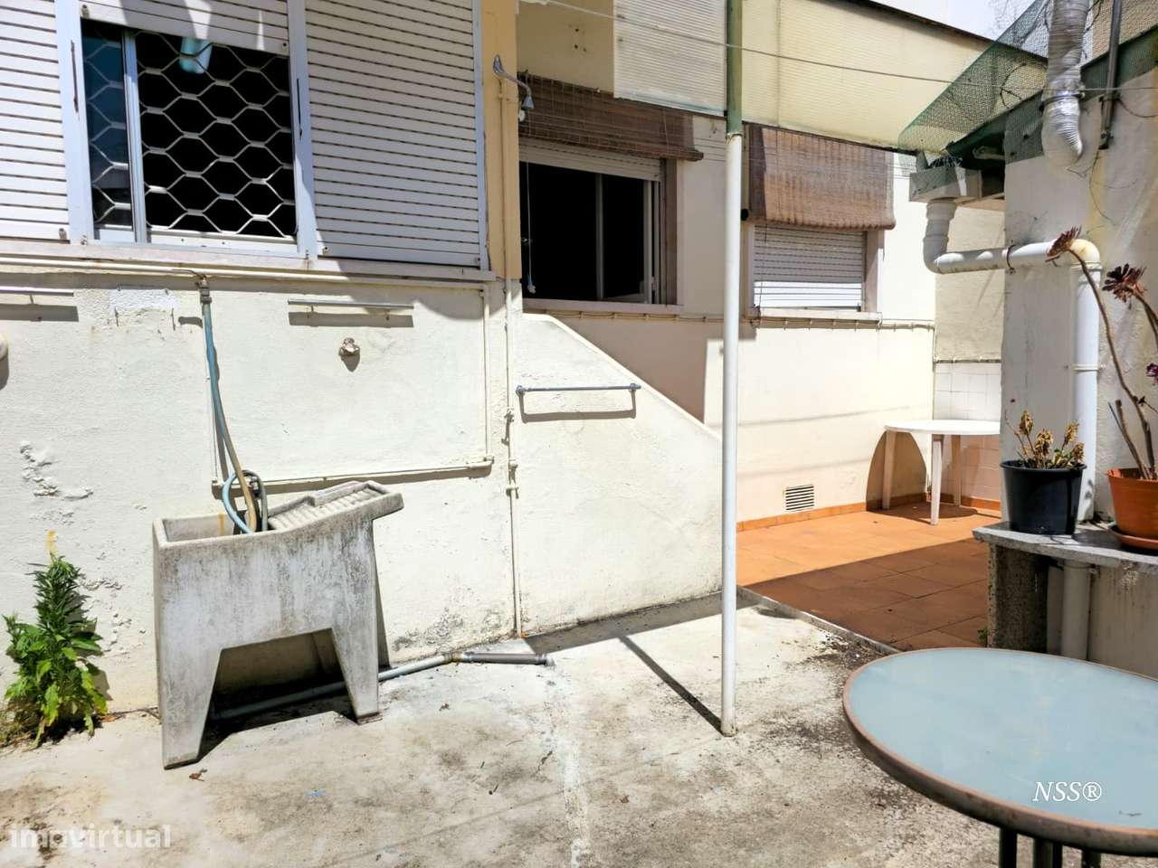 Apartamento T2 com quintal e anexo na Amadora-13