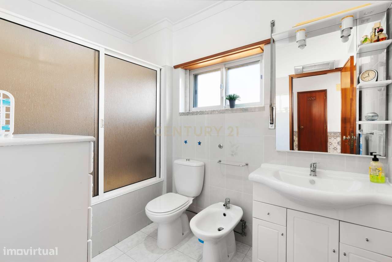 Apartamento T2 com varanda e vista desafogada-12