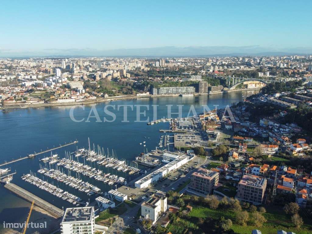 Moradia T4+1 com jardim, terraços e garagem privada, próxima a Mari...-47