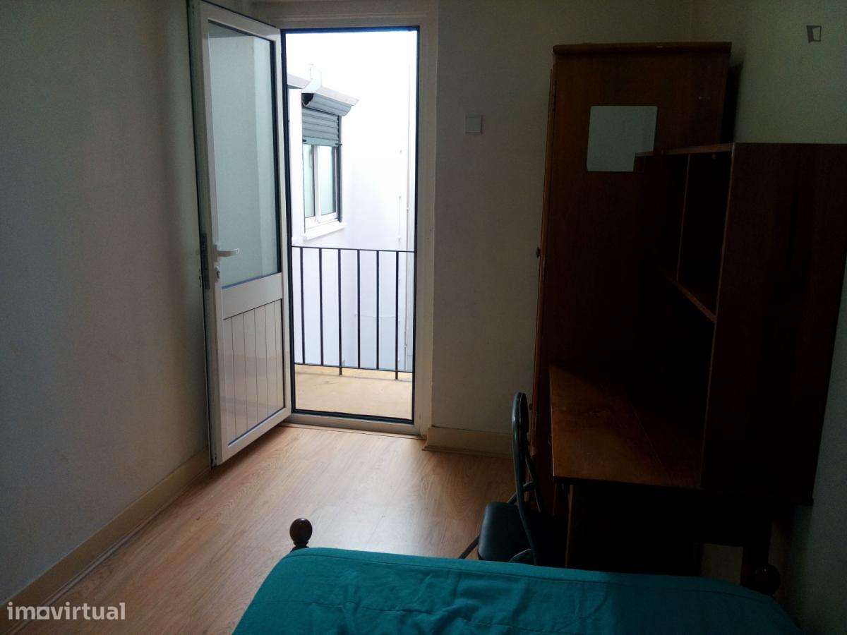 Quarto - localizado em Baixa Coimbra - Grande imagem: 3/10