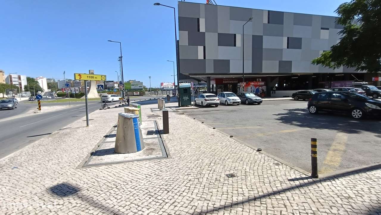 T1 c/65 m2 - Junto ao Continente - r/c alto ! Remodelado-15