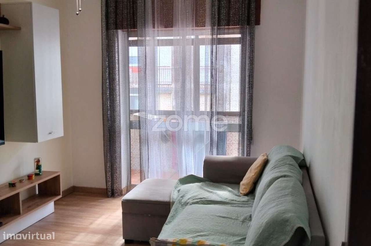 Excelente T2 com Arrecadação e ar condicionado-0