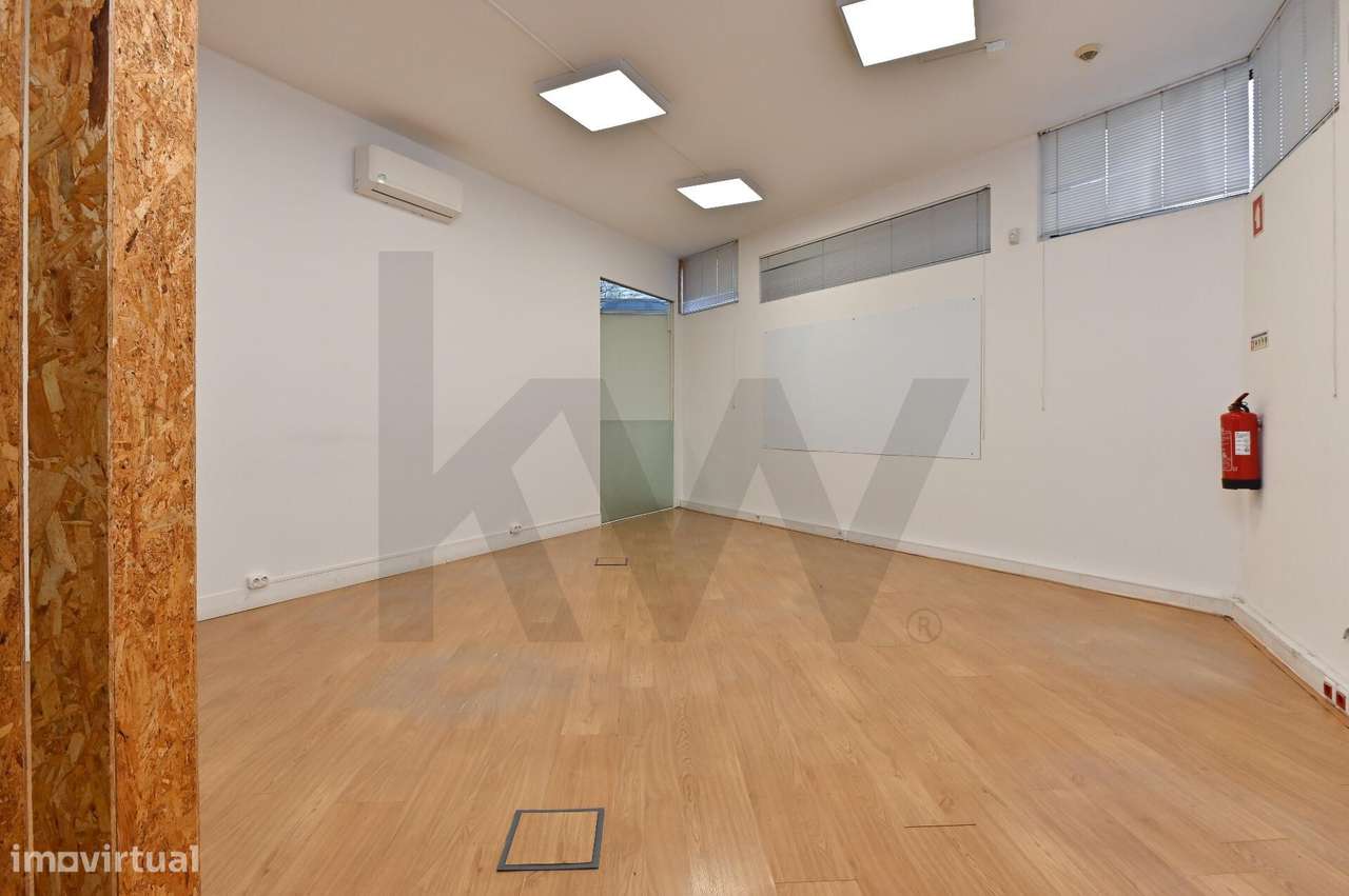 Escritório em Centro Empresarial em Linda-a-Velha - Grande imagem: 4/12