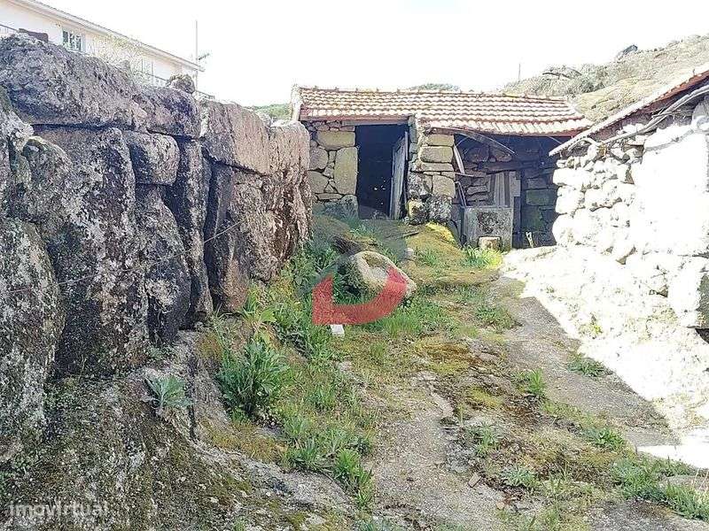 Moradia T2 para restaurar - Grande imagem: 4/12