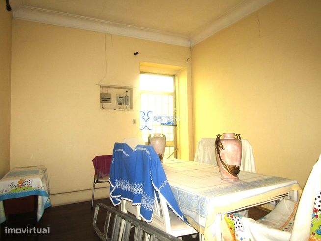 DUAS MORADIAS PARA RESTAURO,MAIS  TERRENO ( 3 ART.MATRICIAIS ),JUNTO C-29