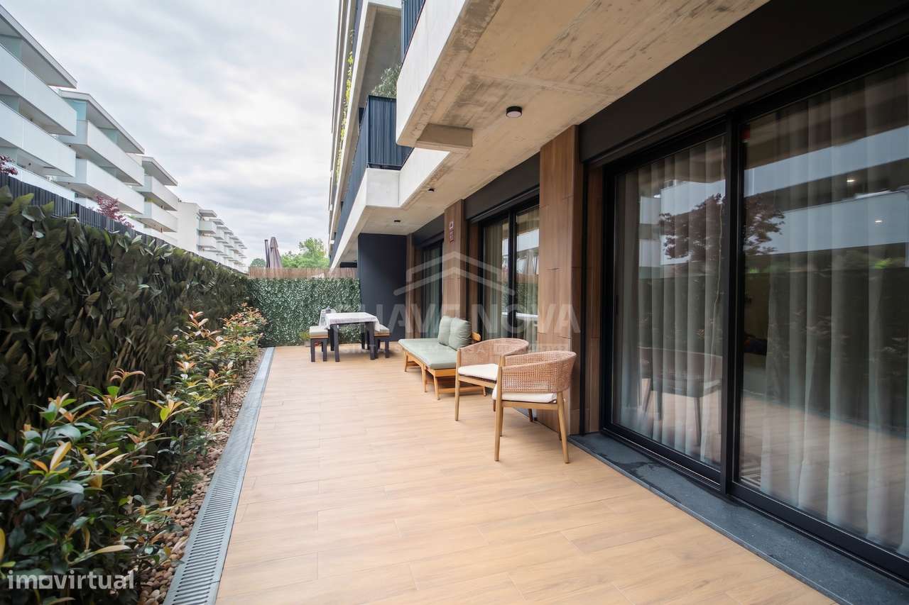 Apartamento T2 Como Novo c/ Terraço em Santa Marinha (Candal)-31