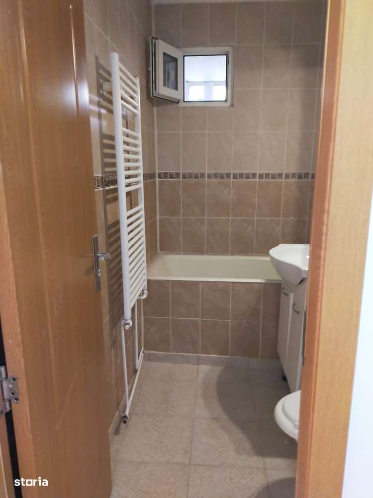 Apartament 3 camere ,2 balcoane,etajul 3,zona Astra,125500 Euro-4