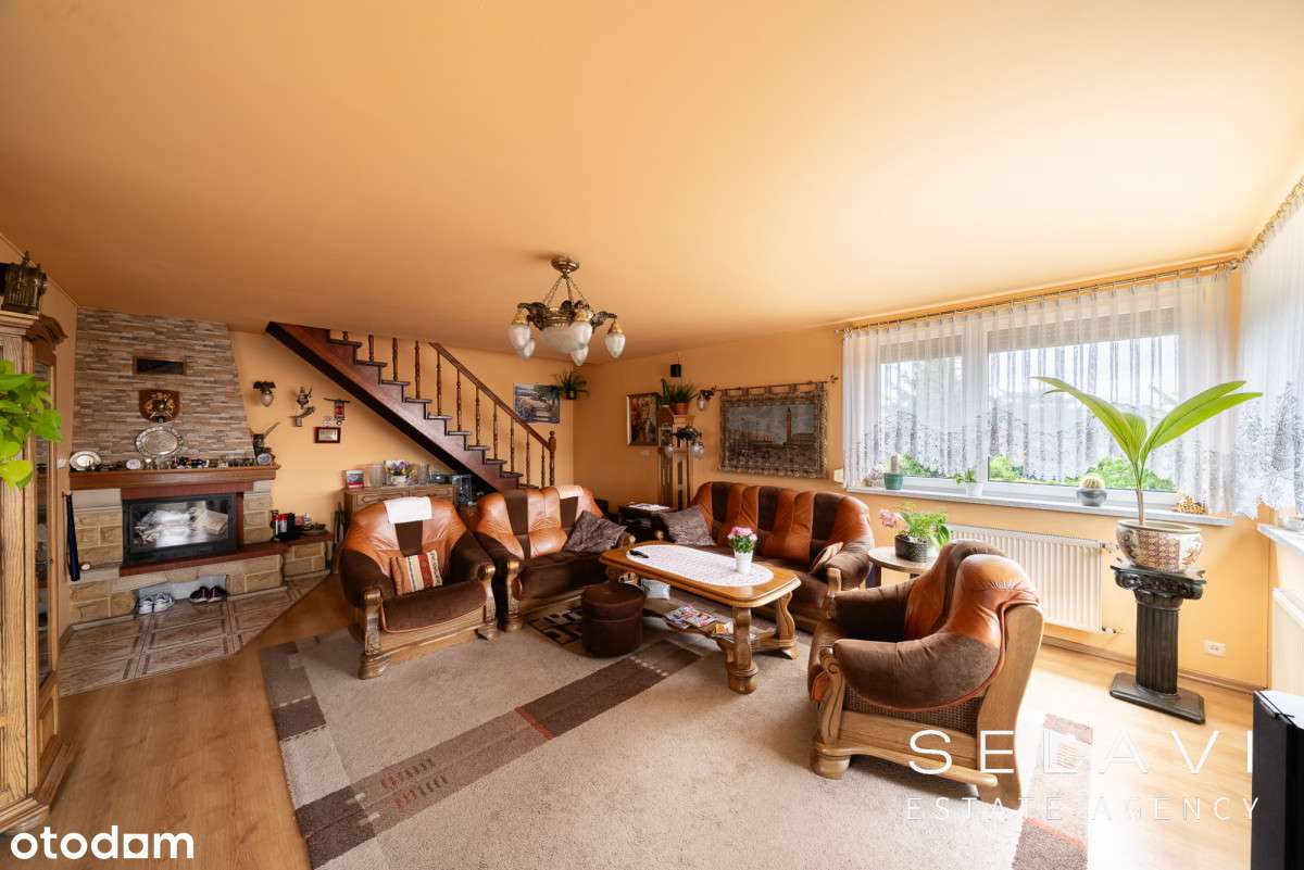 Dom podzielony na dwa mieszkania i biura-10