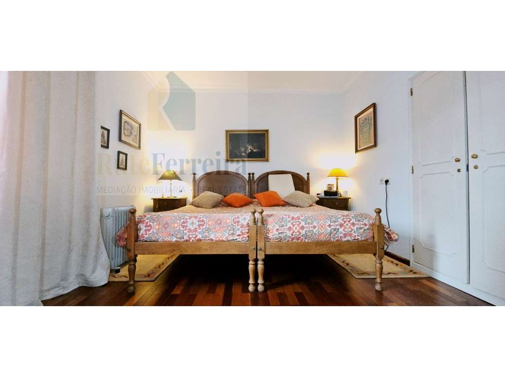 Moradia T5 com jardim privado e garagem !!-37