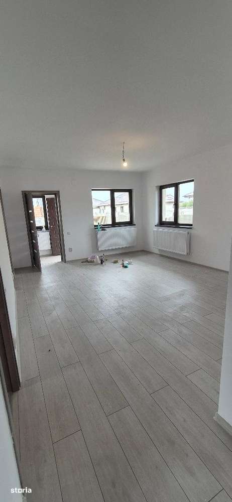 Casă spațioasă cu 3 camere și acces asfalt, posibilitate rate - Imagine principală: 5/17