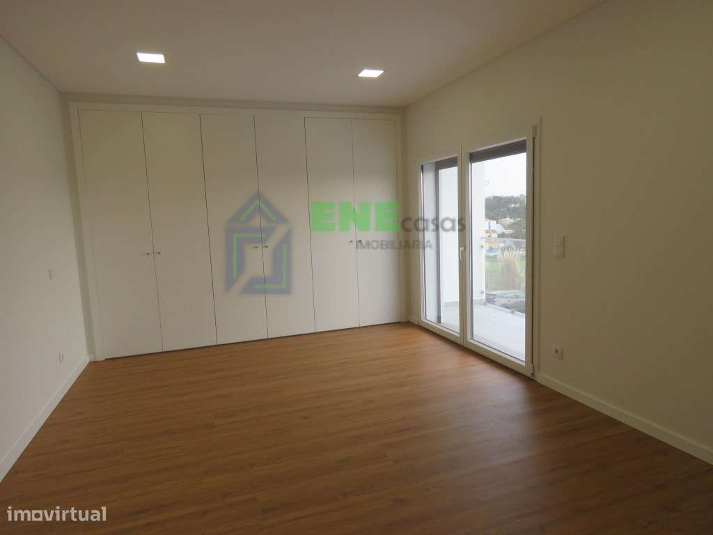 Moradia T4 na Vila da Ericeira-23