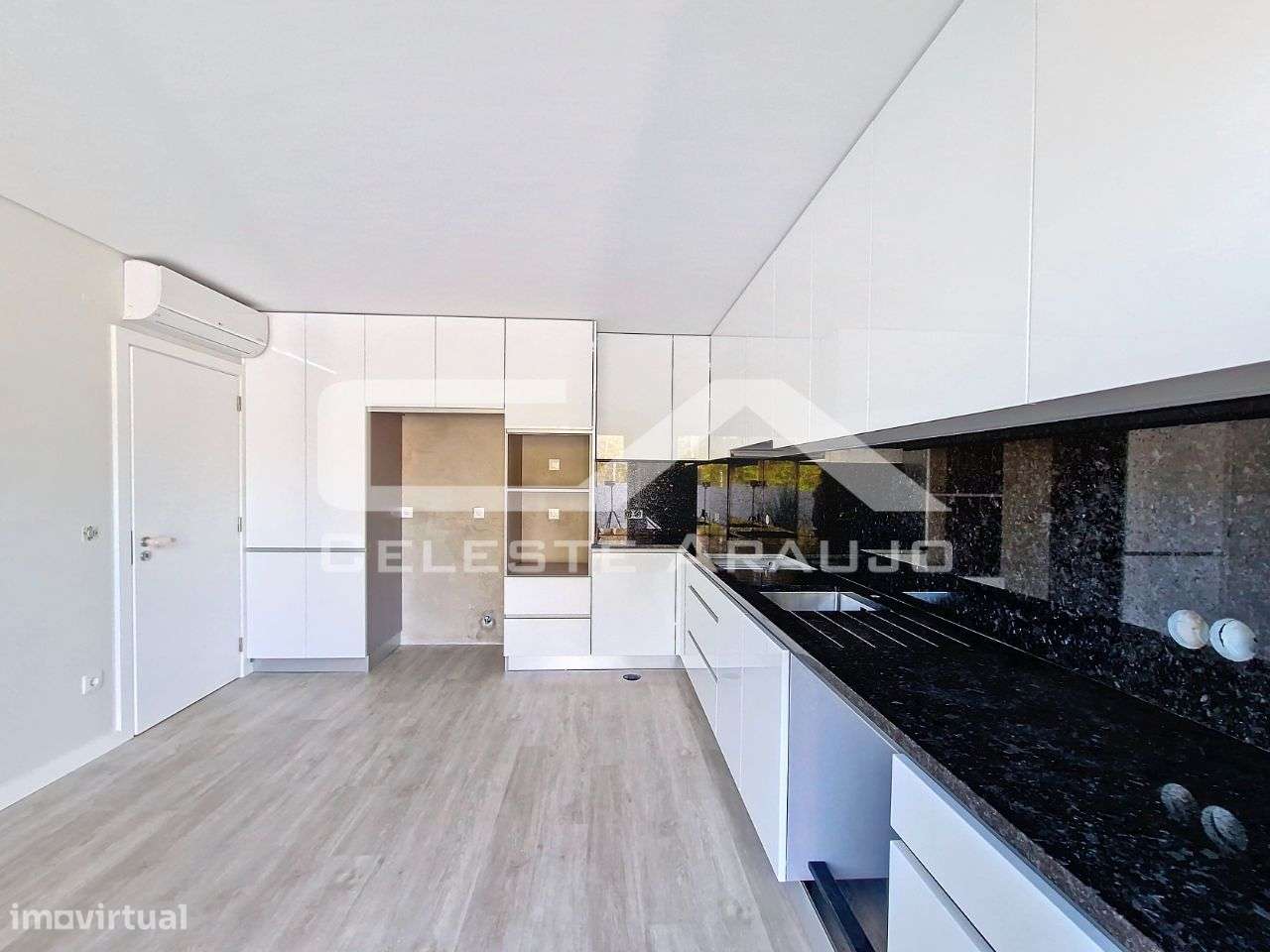 Moradia T3+1 Nova em Espinho-20