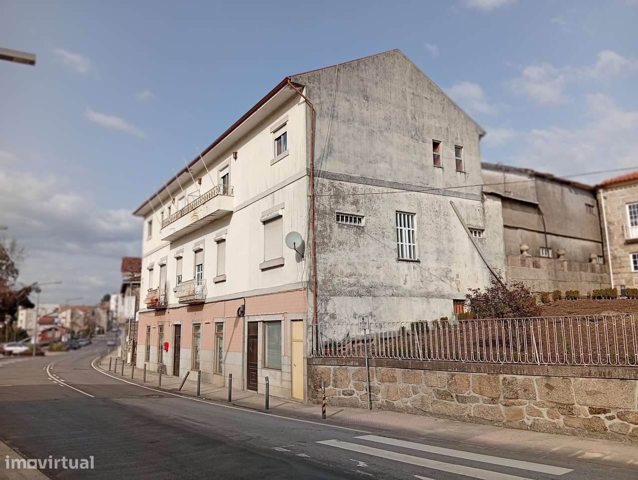Venda de prédio localizado centro das Termas São Vicente Penafiel-10